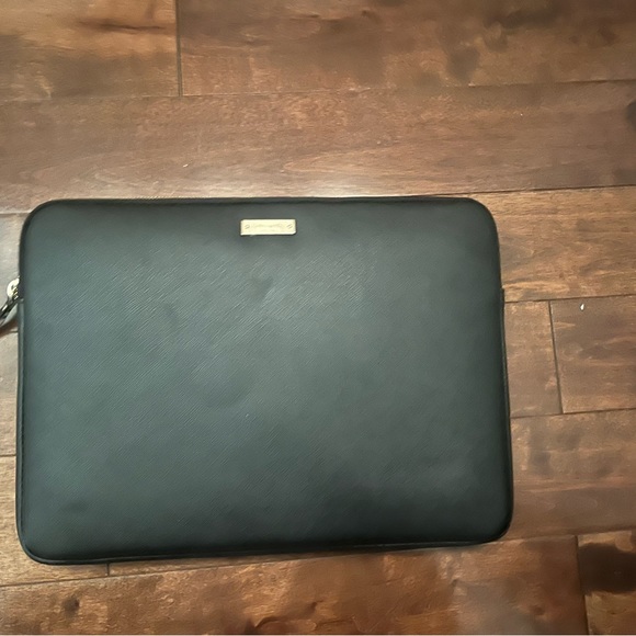 Apple MacBook Air 2017 -13 inch - Picture 3 of 3